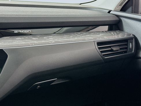 Used 2024 Audi Q8 e-tron Premium Plus w/ Premium Plus Package image 16