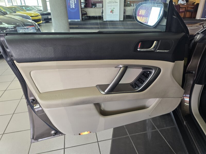 Used 2009 Subaru Outback 2.5i Special Edition AWD/4WD image 7