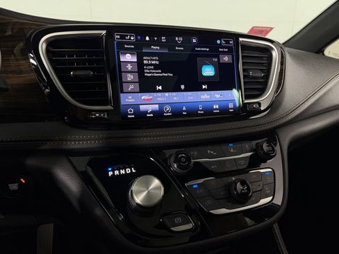 Used 2023 Chrysler Pacifica Pinnacle image 21