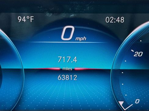 Used 2020 Mercedes-Benz GLB 250 4MATIC w/ Premium Package image 8