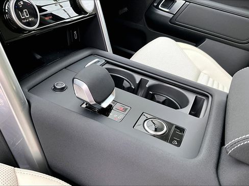 New 2026 Land Rover Discovery Limited Edition AWD/4WD image 8