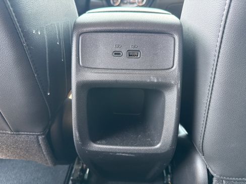 Used 2024 Chevrolet Trax LT w/ Sunroof Package FWD image 27