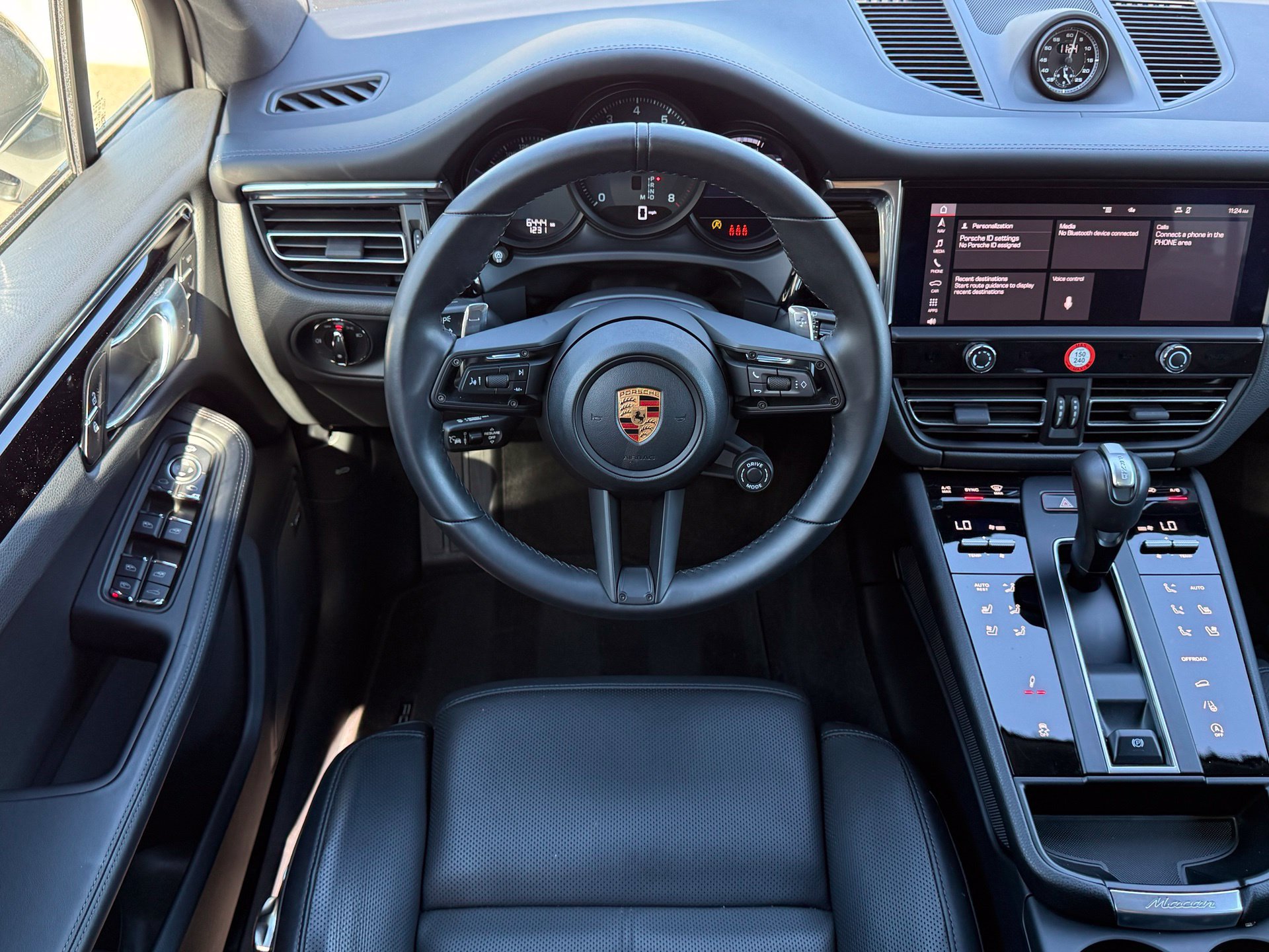 Used 2026 Porsche Macan Turbo AWD/4WD image 15
