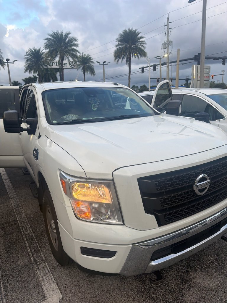 Used 2021 Nissan Titan SV AWD/4WD image 3
