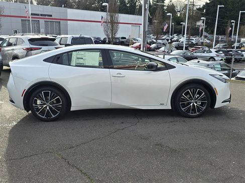 New 2026 Toyota Prius XLE image 9