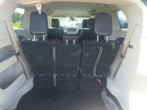 Used 2023 Chrysler Pacifica Touring-L FWD image 11