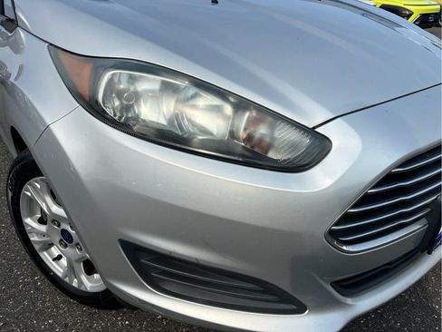 Used 2016 Ford Fiesta SE FWD image 2