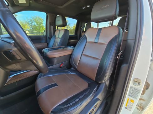 Used 2021 Chevrolet Silverado 3500 High Country w/ Technology Package image 12