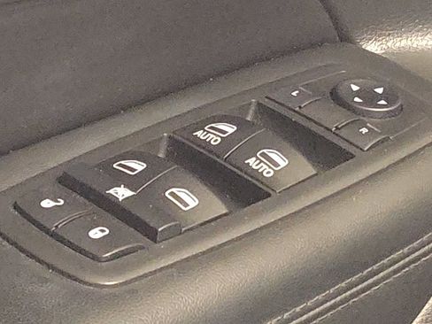 Used 2019 Jeep Grand Cherokee Altitude RWD image 27
