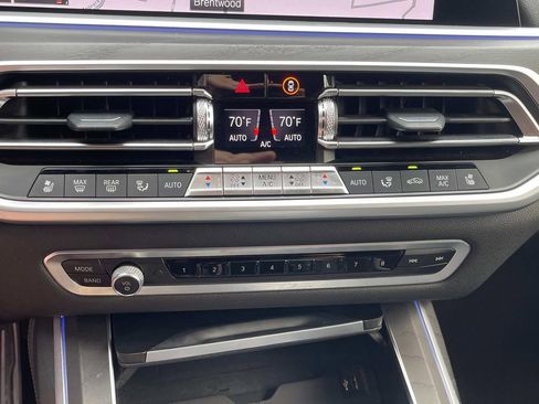 Used 2021 BMW X7 M50i image 24