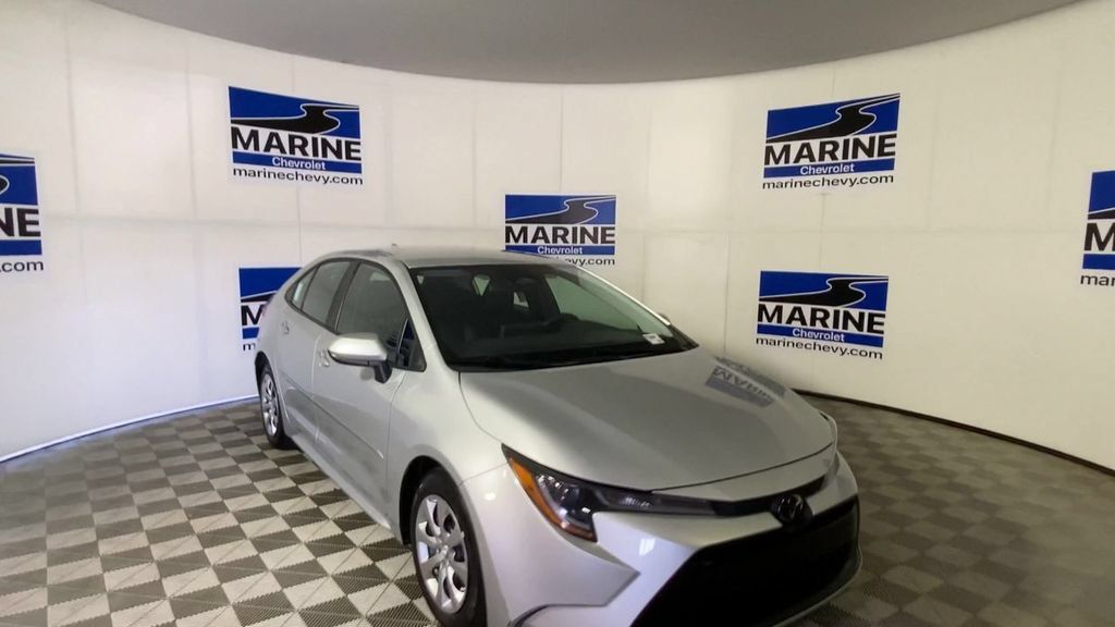 Used 2025 Toyota Corolla LE FWD image 4