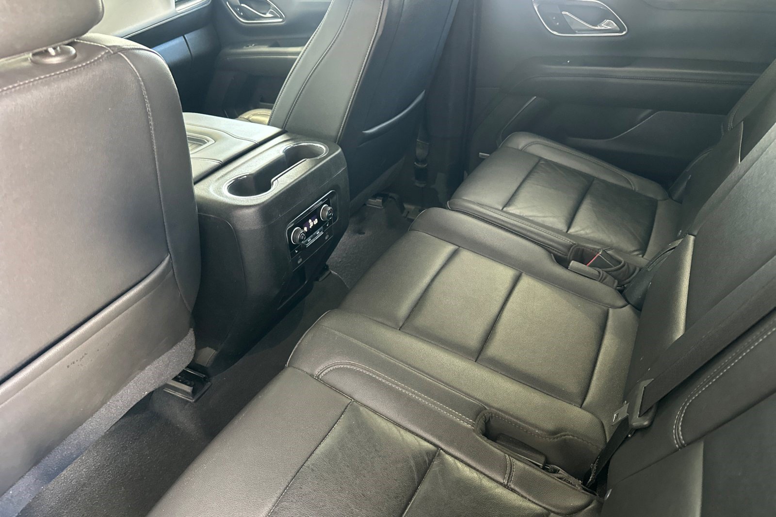 Used 2021 Chevrolet Tahoe Z71 w/ Luxury Package AWD/4WD image 15