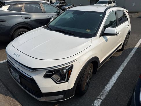 Used 2023 Kia Niro EX FWD image 1