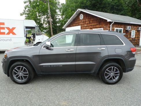 Used 2017 Jeep Grand Cherokee Limited w/ Luxury Group II AWD/4WD image 12