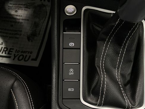 Used 2024 Volkswagen Jetta SE w/ Panoramic Sunroof Package FWD image 24