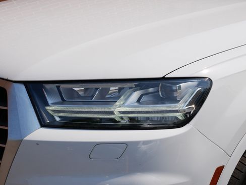 Used 2019 Audi Q7 3.0T Prestige w/ Prestige Package AWD/4WD image 5