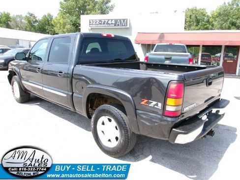 Used 2005 GMC Sierra 1500 SLE w/ Off-Road Package AWD/4WD image 3