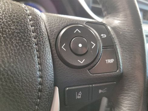 Used 2017 Toyota Corolla SE image 22