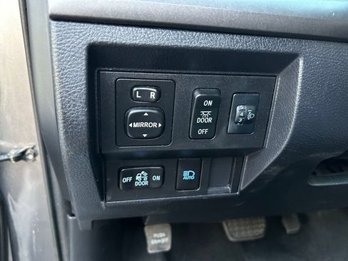 Used 2021 Toyota Tundra SR5 w/ SR5 Upgrade Package AWD/4WD image 17