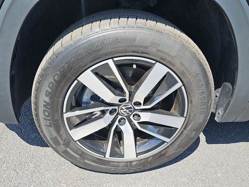 Used 2023 Volkswagen Atlas SE image 4