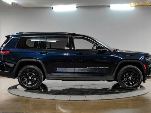 Used 2023 Jeep Grand Cherokee L Limited AWD/4WD image 9