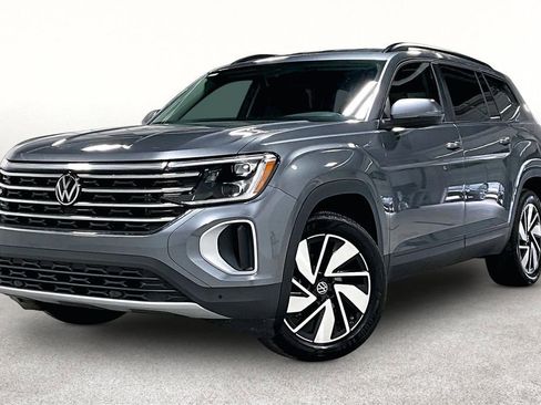 Used 2025 Volkswagen Atlas SE image 14