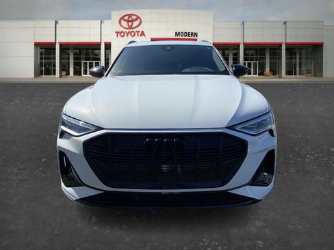 Used 2022 Audi e-tron S Premium Plus image 2