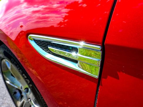 Used 2010 Ford Taurus SHO image 11