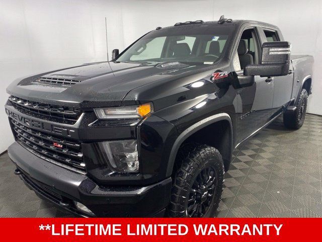 Used 2022 Chevrolet Silverado 2500 LT w/ Midnight Edition AWD/4WD image 3