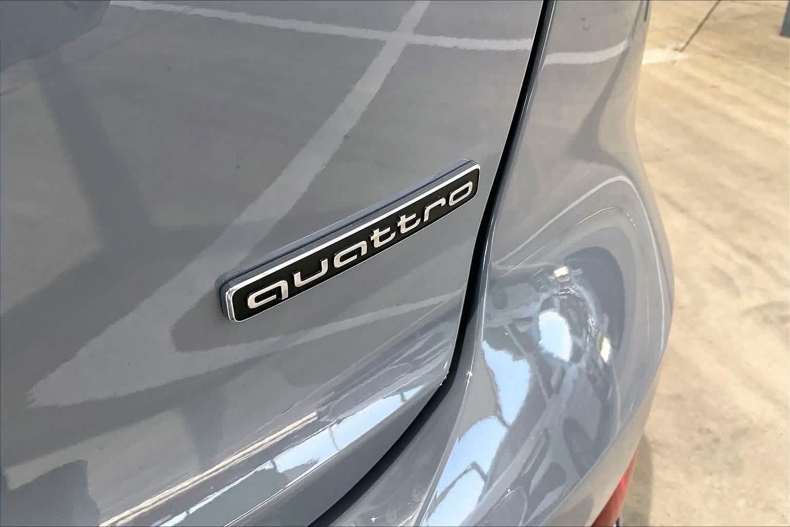 Used 2024 Audi Q4 e-tron Prestige w/ Black Optic Package AWD/4WD image 9