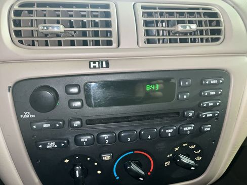 Used 2005 Ford Taurus SE image 17