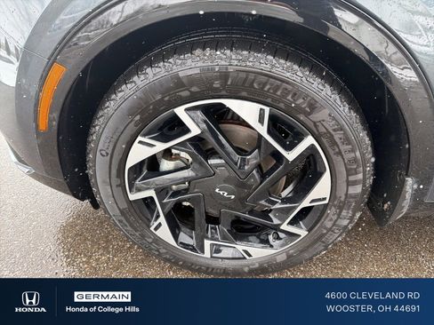 Used 2025 Kia Sportage SX image 13