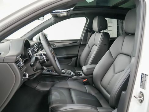 New 2026 Porsche Macan image 5