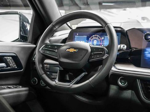 Used 2025 Chevrolet Suburban Premier RWD image 12