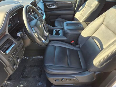 Used 2024 Chevrolet Suburban LT image 9