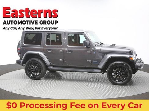 Used 2025 Jeep Wrangler Unlimited Sahara AWD/4WD image 42
