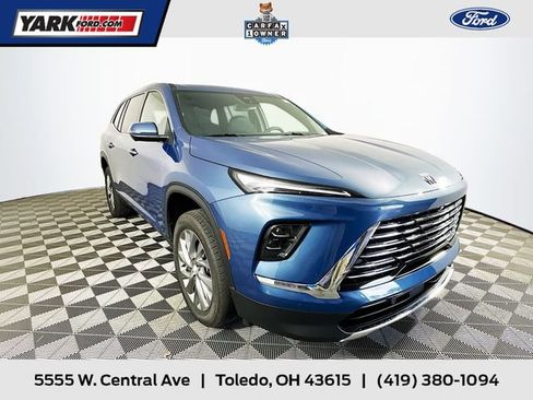 Used 2025 Buick Enclave Preferred FWD image 1