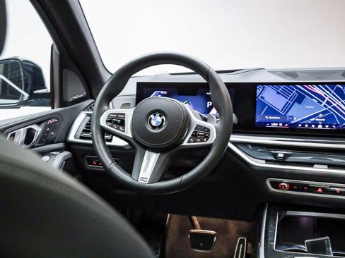 Certified 2025 BMW X7 xDrive40i w/ M Sport Package image 16