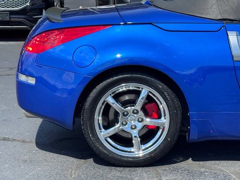 Used 2007 Nissan 350Z Touring RWD image 32