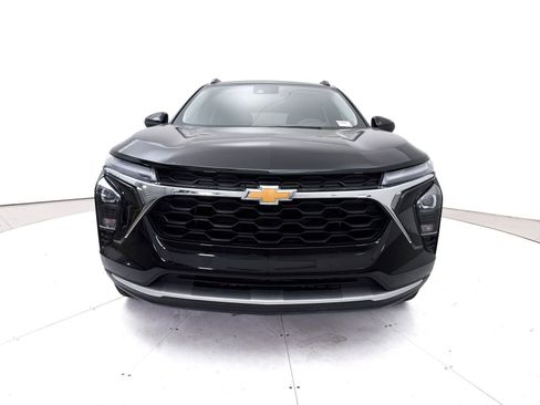 Used 2025 Chevrolet Trax LT w/ LT Convenience Package FWD image 10