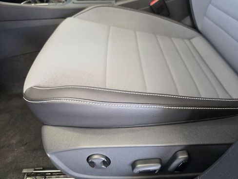 New 2026 Volkswagen Jetta SE FWD image 21