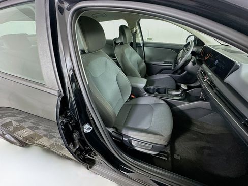 Used 2025 Kia K4 LXS image 29