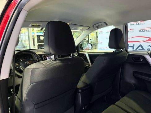 Used 2018 Toyota RAV4 LE FWD image 37