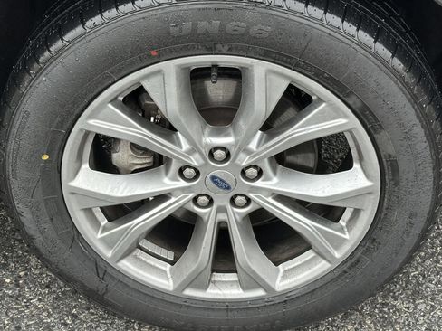 Used 2021 Ford Explorer XLT w/ Equipment Group 202A image 10