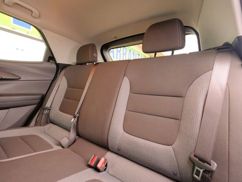 Used 2025 Chevrolet TrailBlazer LT image 30