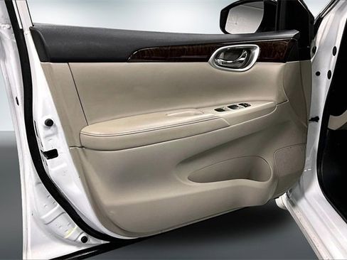 Used 2015 Nissan Sentra SL w/ SL Premium Package image 20