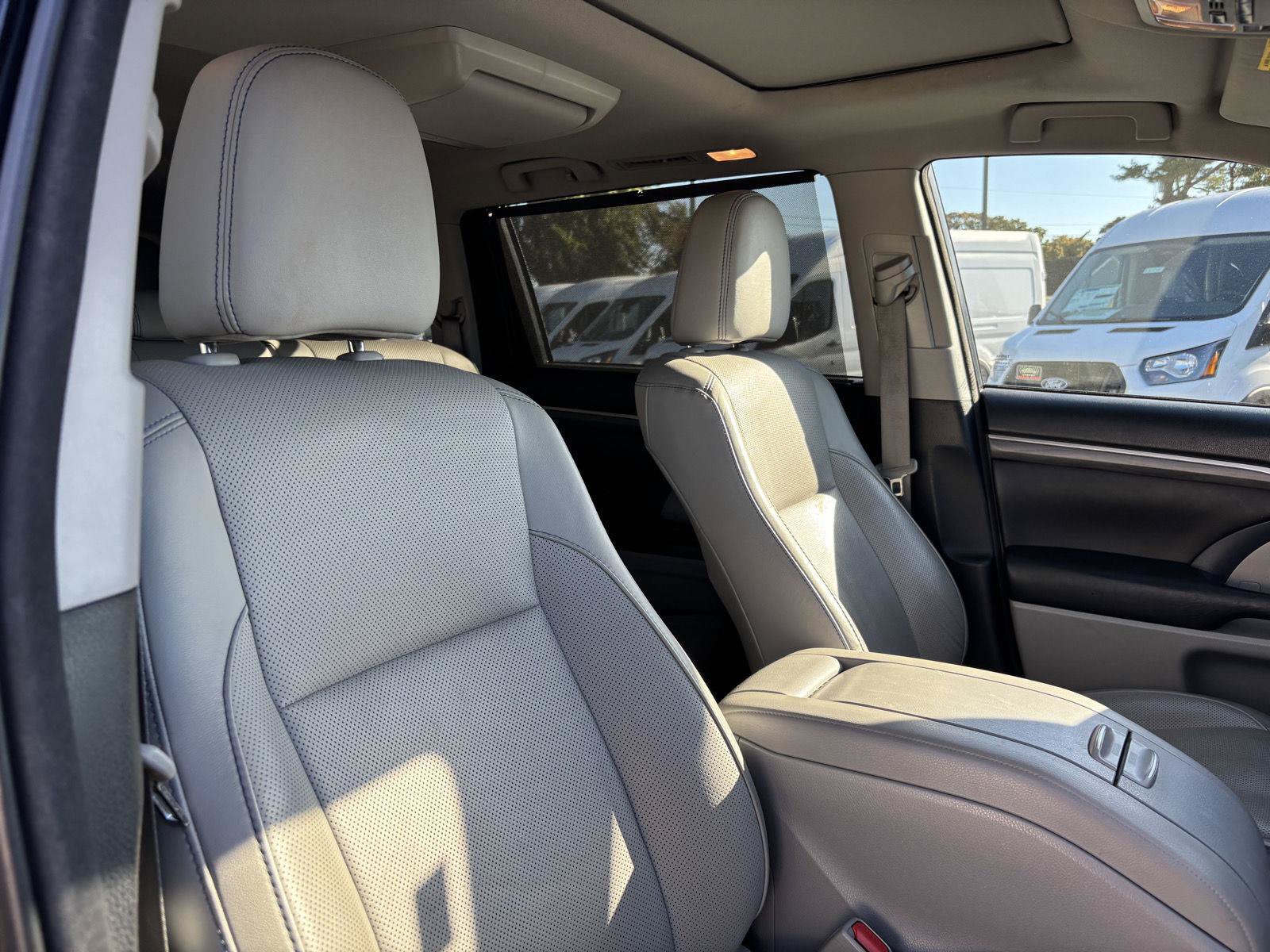 Used 2017 Toyota Highlander Limited AWD/4WD image 22