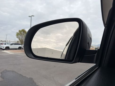 Used 2016 Jeep Cherokee Latitude w/ Cold Weather Group image 4