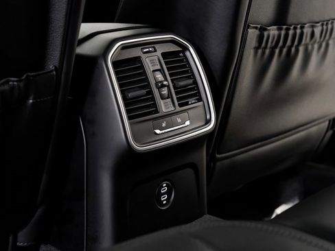 Used 2024 Porsche Macan image 26