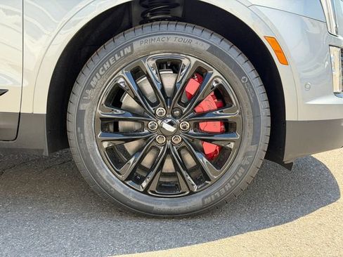 New 2026 Cadillac XT5 Sportv w/ LPO, Onyx Lite Package AWD/4WD image 9
